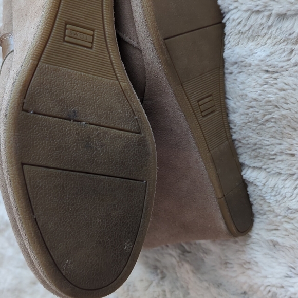 Toms Size 9 Suede Wedge Ankle Booties Womens Desert Tan Brown Shoes Leather - Picture 8 of 9